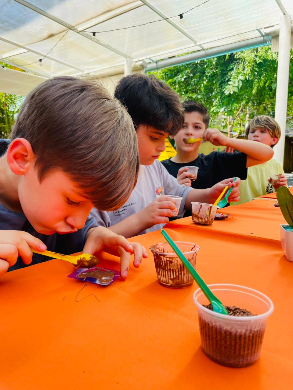 Grupo de crianças brincando