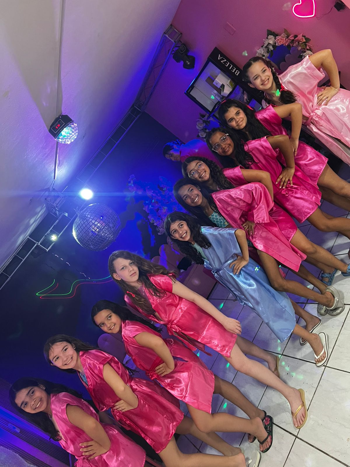 Balada neon Casa Rosa