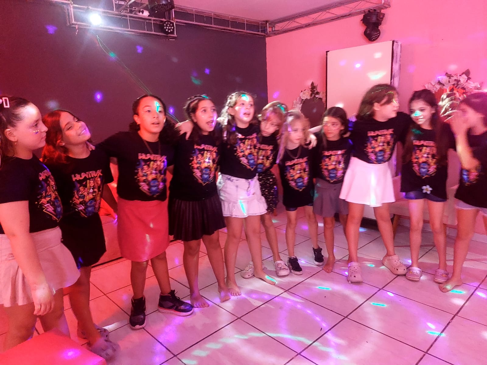 Balada neon - dançando