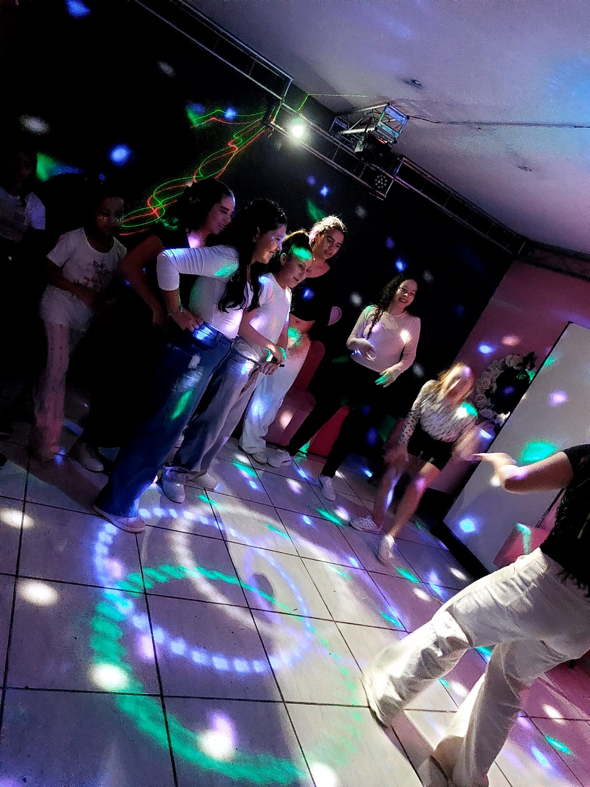 Balada neon - iluminação colorida